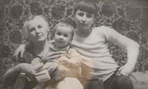 Henriette mit ihreb Enkelkindern
