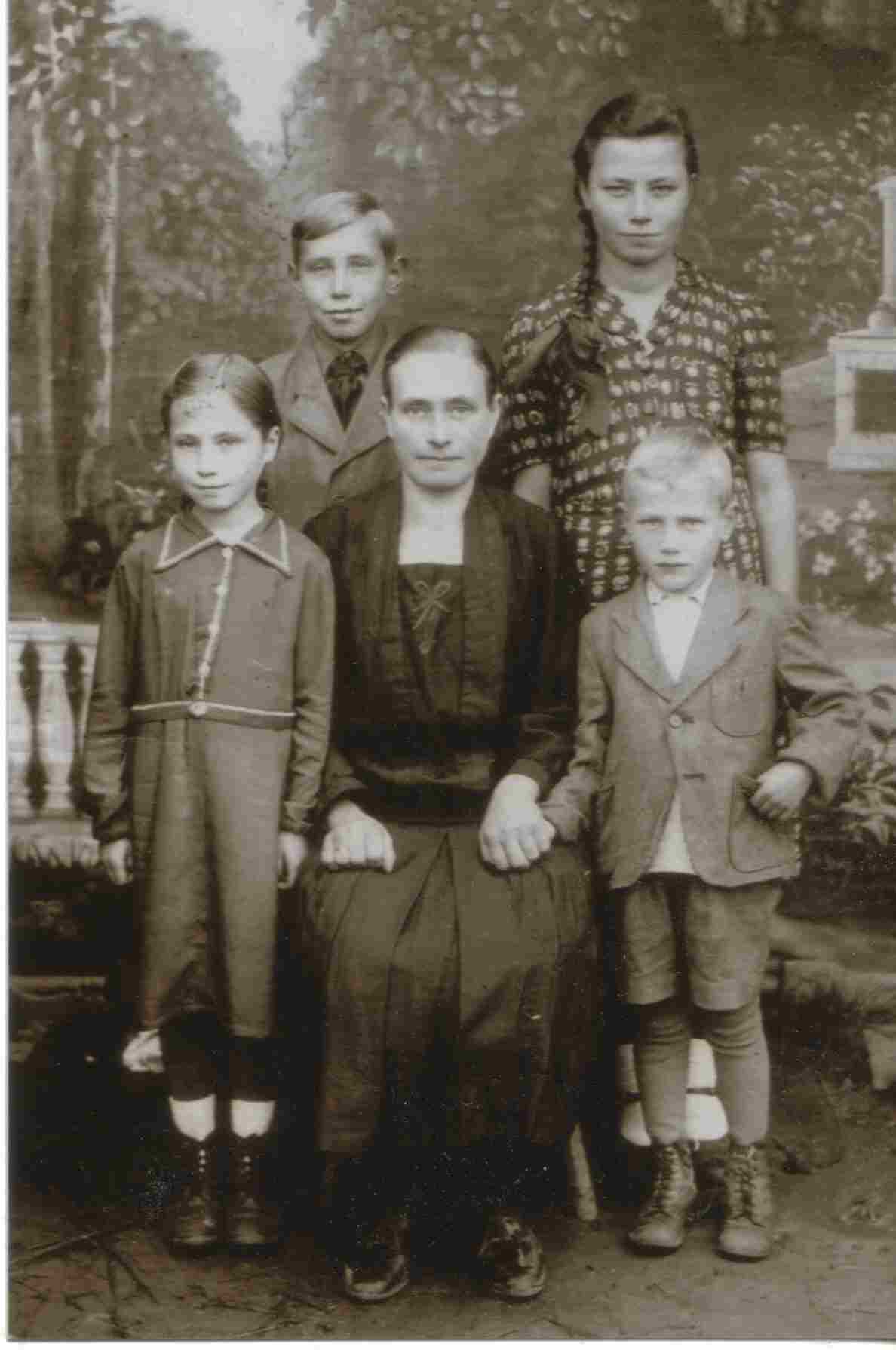 Семья Фридириха в Германии, 1945